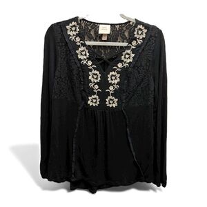EUC Knox Rose Boho Long Sleeve Top-Black, V-neck, lace & floral detail -Size Med